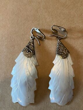 Vintage Hand-Carved Mother of Pearl
Leaf Drop Clip-On Earrings